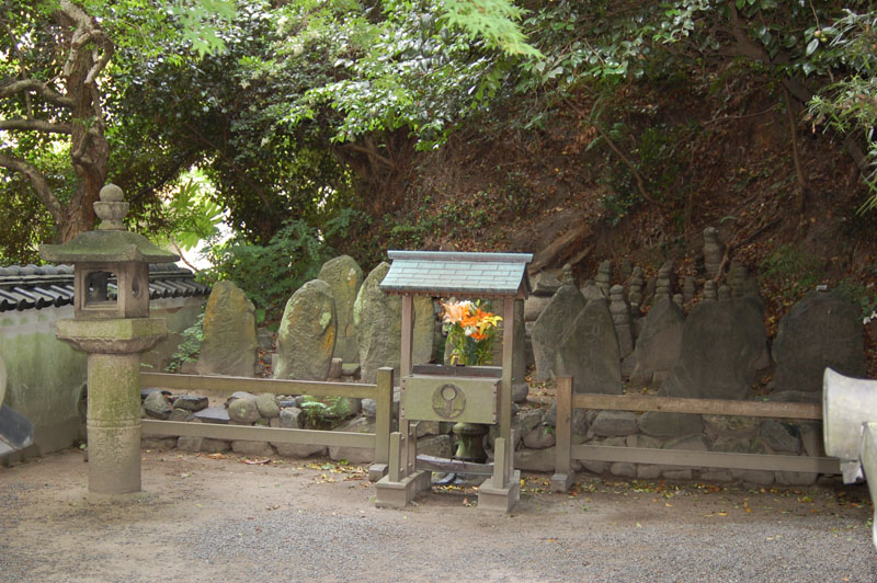 平家一門の墓