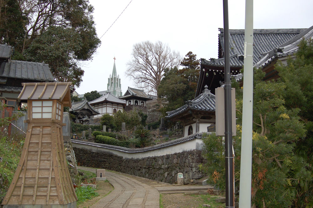 寺院と教会の見える風景