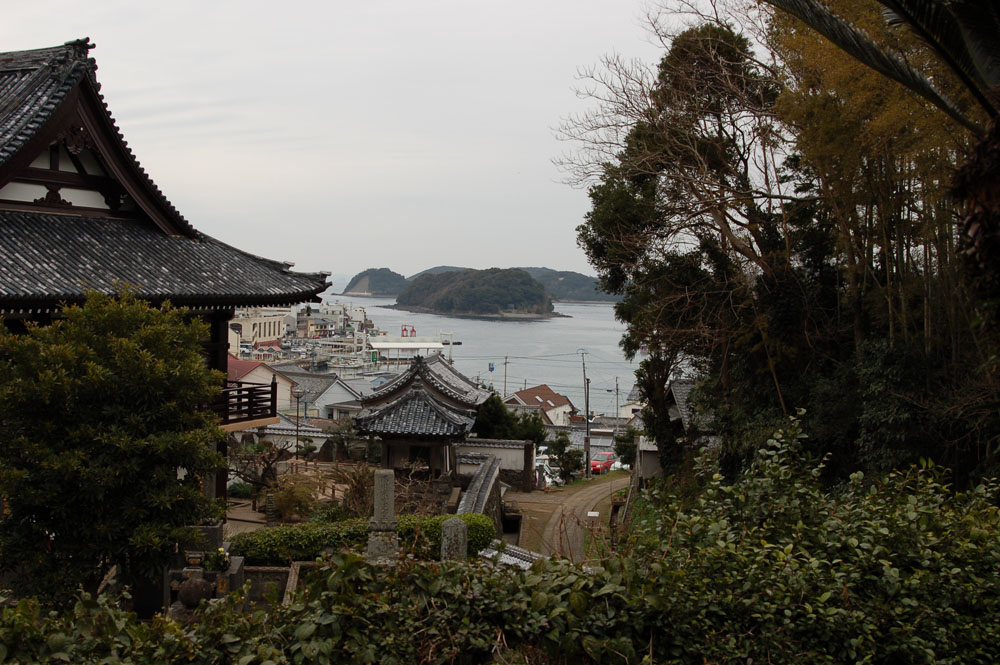 光明寺から平戸の海を望む