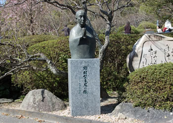 防府天満宮　野村望東尼胸像