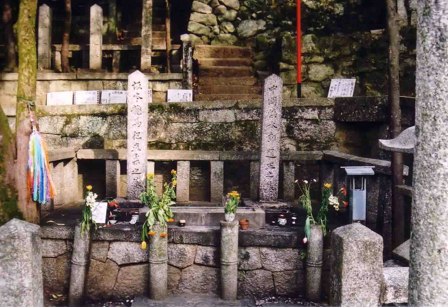 坂本龍馬　中岡慎太郎の墓