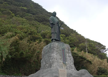 中岡慎太郎像　室戸岬