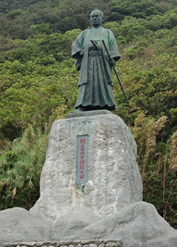 中岡慎太郎像　室戸岬