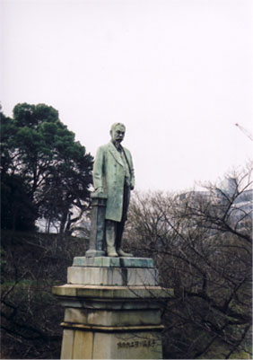 品川弥二郎の銅像