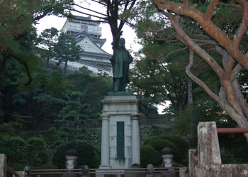 土佐 板垣退助像
