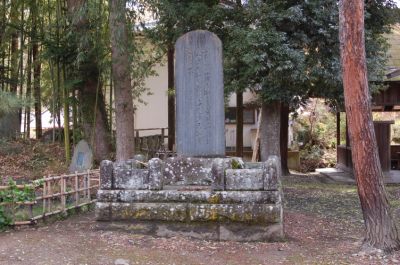 象山神社内の碑